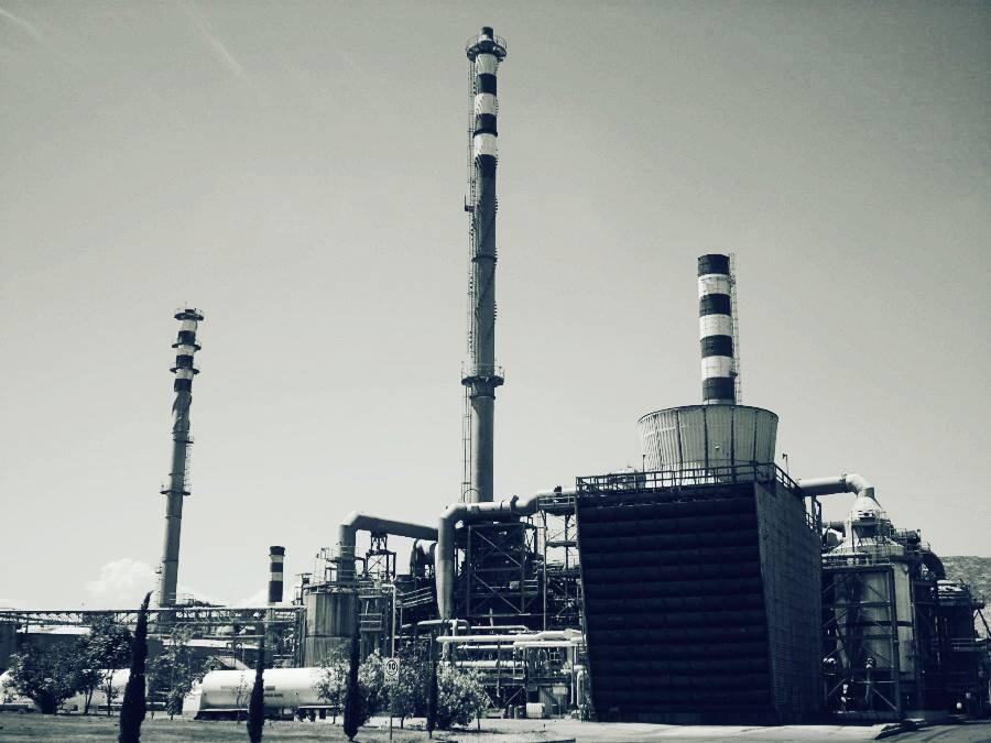 Fotografía histórica de planta industrial — origen de AIL